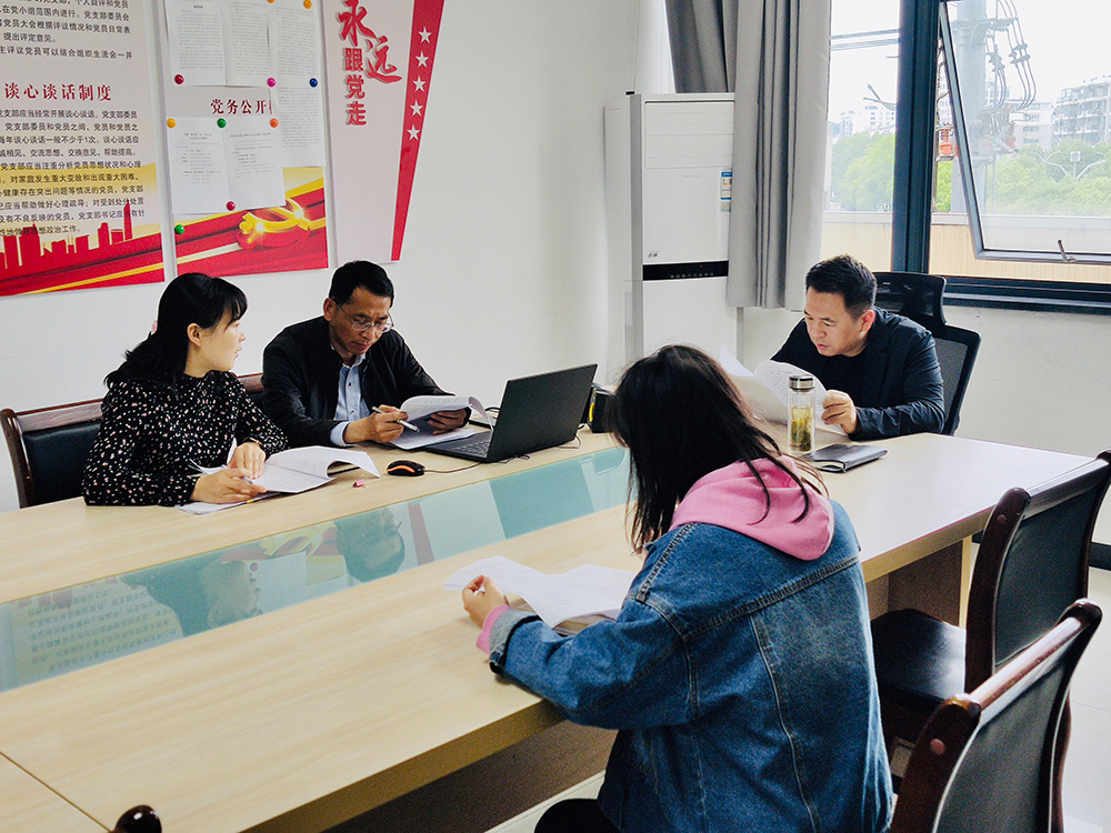 推進主體信用評級，構建集團融資平臺