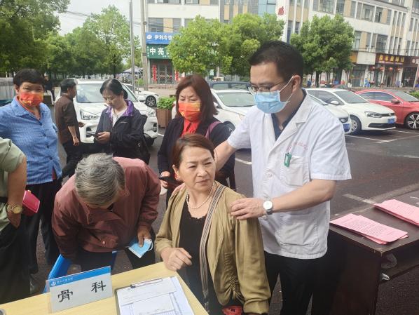百姓健康系我心，黨員服務(wù)進(jìn)社區(qū)